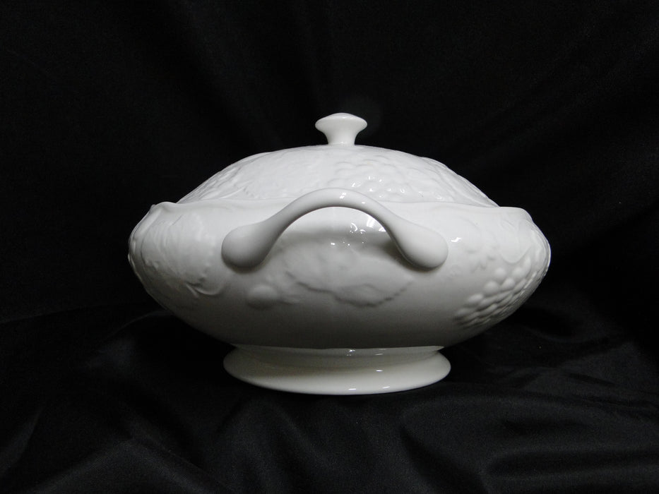 Wedgwood Strawberry and Vine, White, Bone: Round Serving Bowl w/ Lid