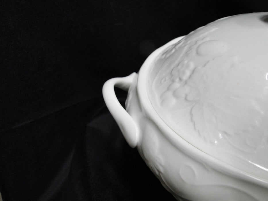 Wedgwood Strawberry and Vine, White, Bone: Round Serving Bowl w/ Lid