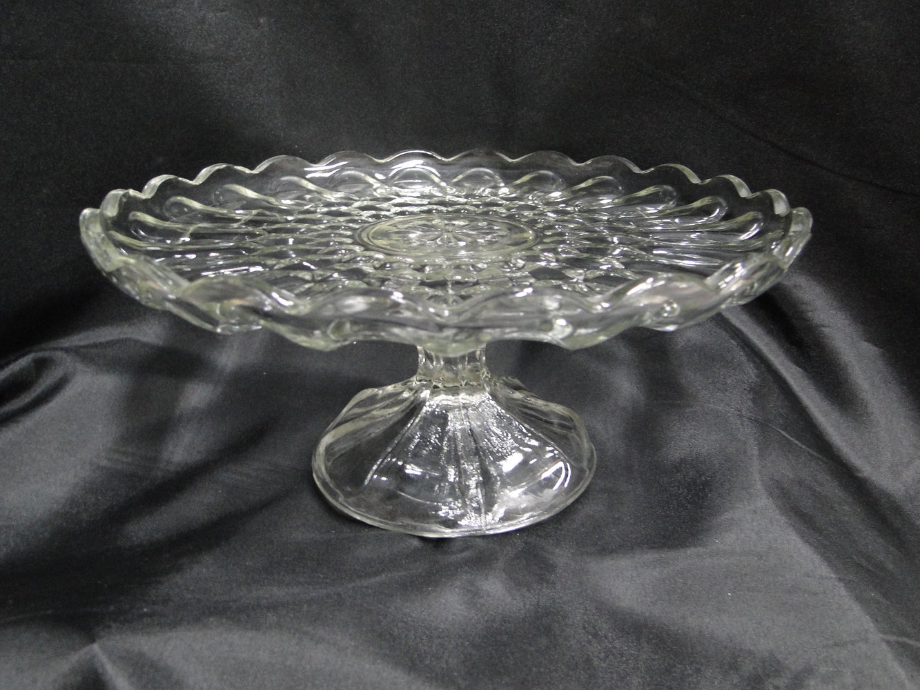 Anchor Hocking Fairfield, Scalloped, Pressed: Cake Stand, 9 7/8"