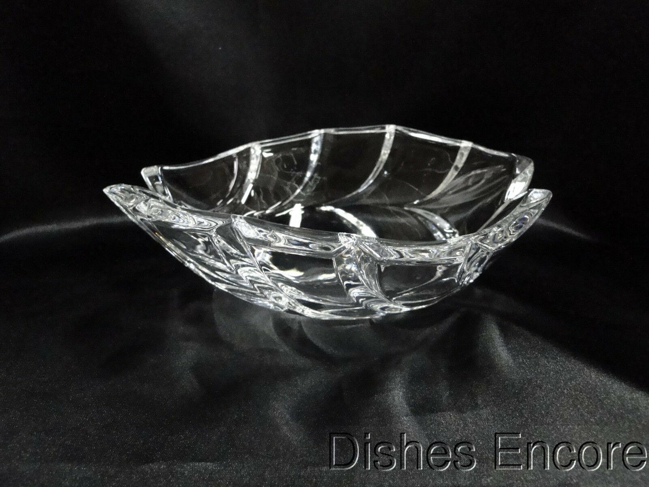 Marquis by Waterford Palma, Clear Scuptured Leaves, No Trim: Oval Bowl, 7" x 6"