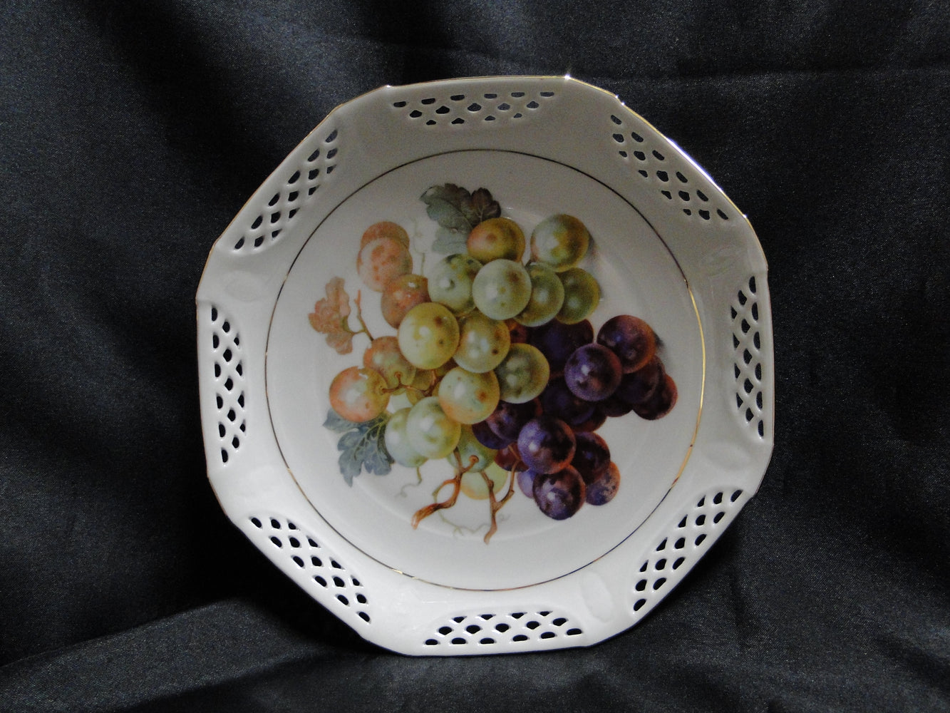 Schwarzenhammer SWH3, Various Fruit Centers, Pierced: Salad Plate (s), 7 5/8"