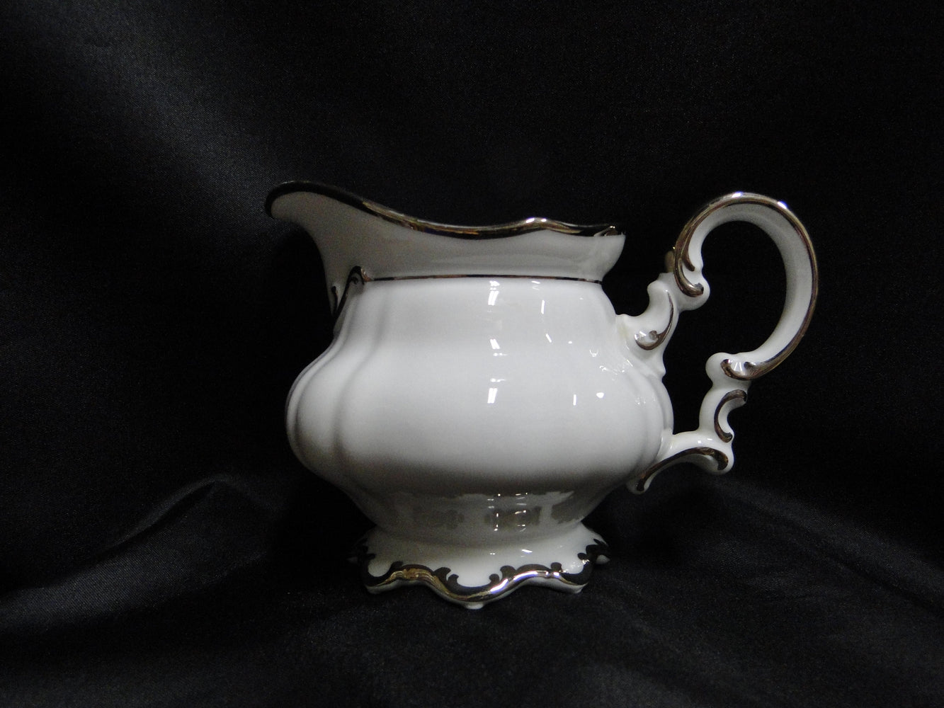 Hutschenreuther Revere, White w/ Platinum: Creamer / Cream Pitcher, 4"