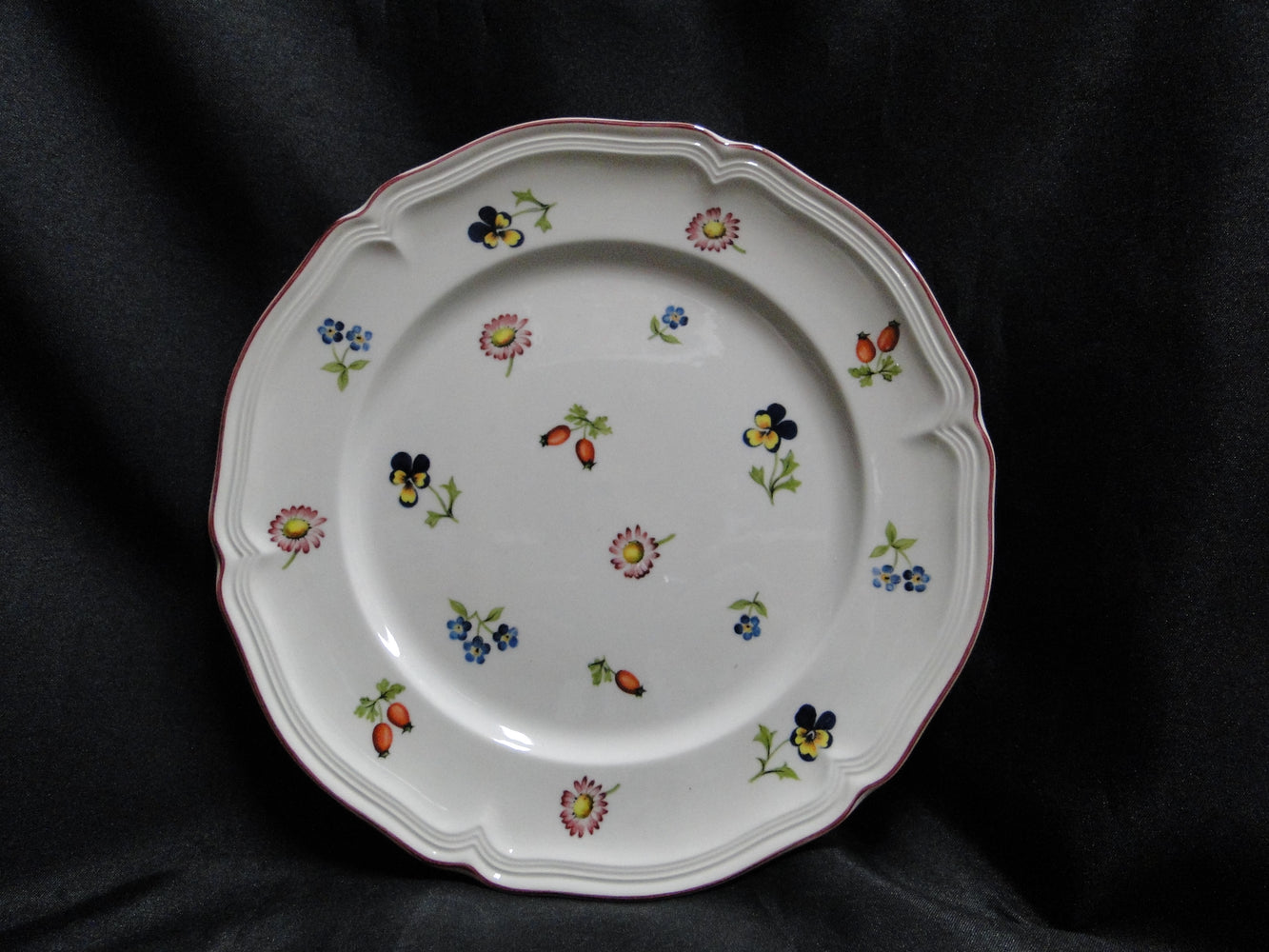 Villeroy & Boch Petite Fleur, Small Flowers, Red Trim: Salad Plate (s), 8 1/8"