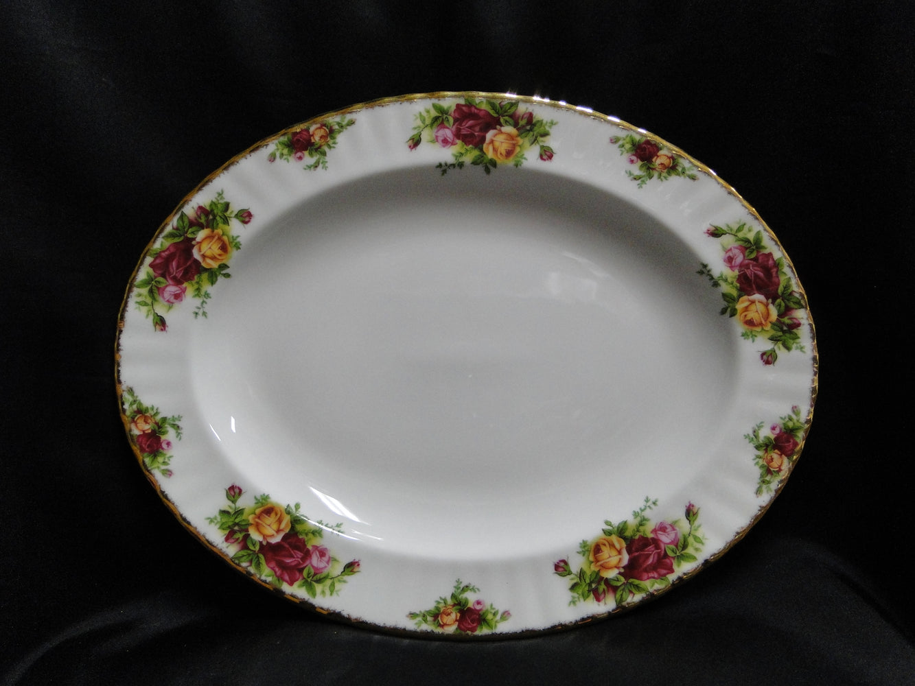 Royal Albert Old Country Roses: Oval Serving Platter, 13 3/4" x 10 3/4"