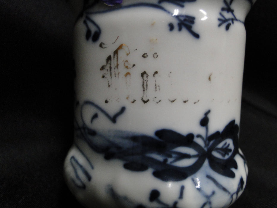Blue Onion Pattern, No Mark: Spice Jar w/ Lid, 4 1/8" Tall