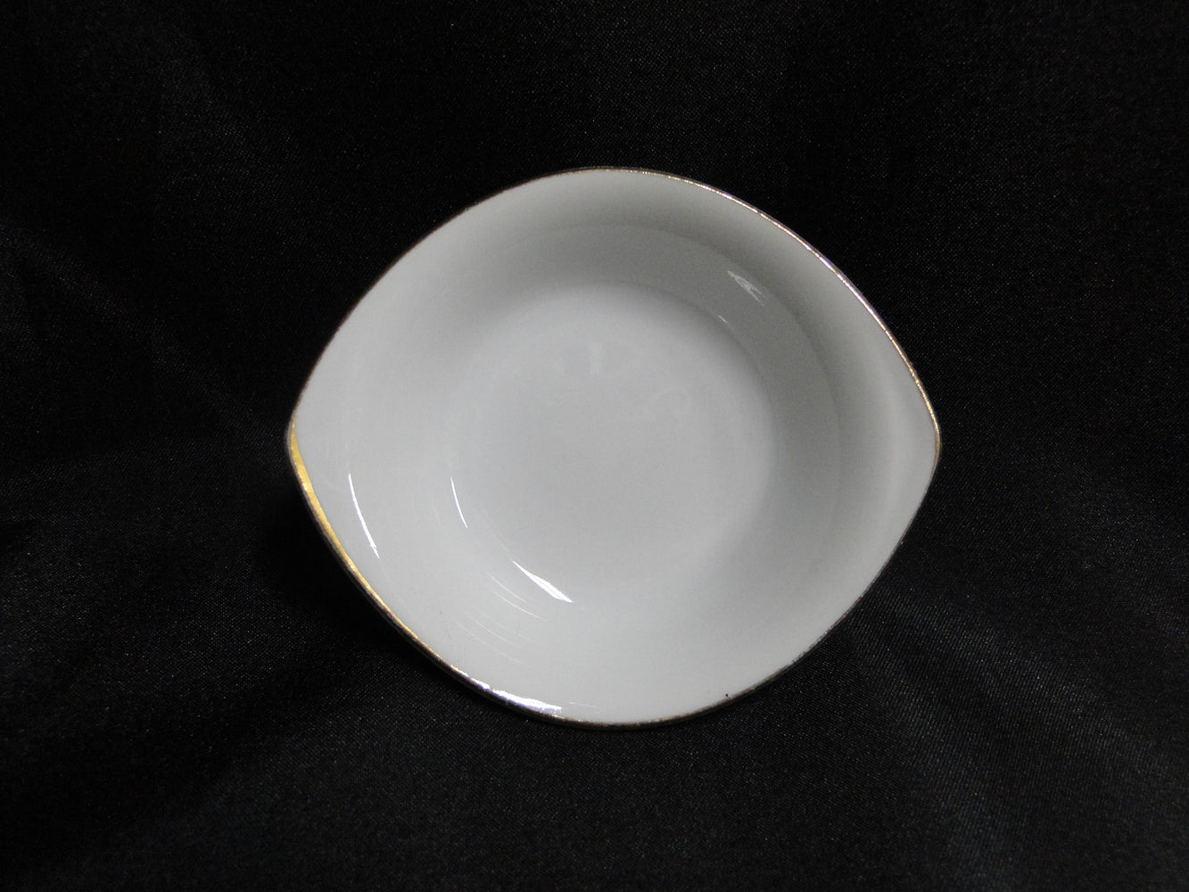 Oriental China, White w/ Gold Trim: Butter Pat, 3 1/2"