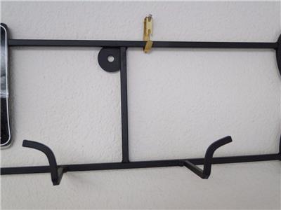 Tripar Augusta Horizontal Black Display Rack for Two 6 1/2”–8 1/4” Plates