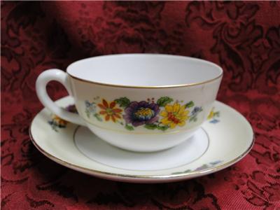 Thun Thu71 Floral Rim & Center, Cream Band: Cup & Saucer Set (s), 2" Tall